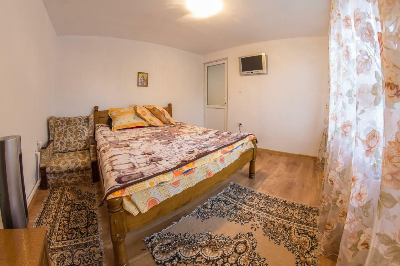 Casa De Vacanta Jeny Novaci-Străini Exterior photo