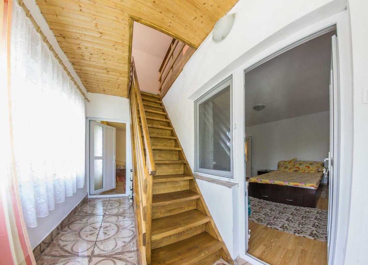 Casa De Vacanta Jeny Novaci-Străini Exterior photo
