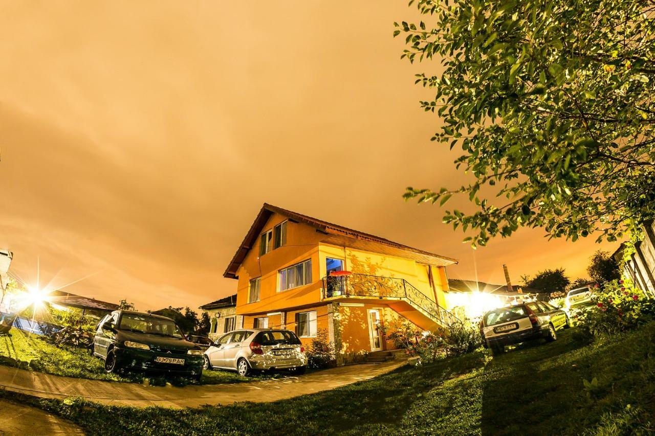 Casa De Vacanta Jeny Novaci-Străini Exterior photo