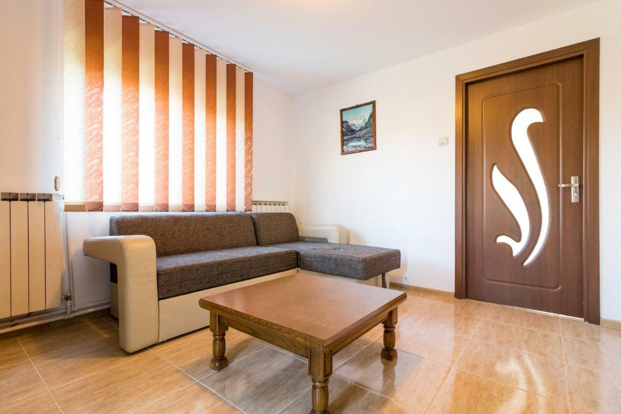 Casa De Vacanta Jeny Novaci-Străini Exterior photo